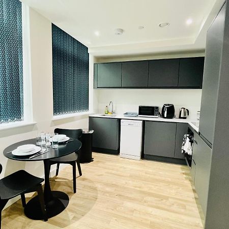Fully Equipped One Bedroom Apartment Near Old Trafford Stadium! Манчестер Екстер'єр фото