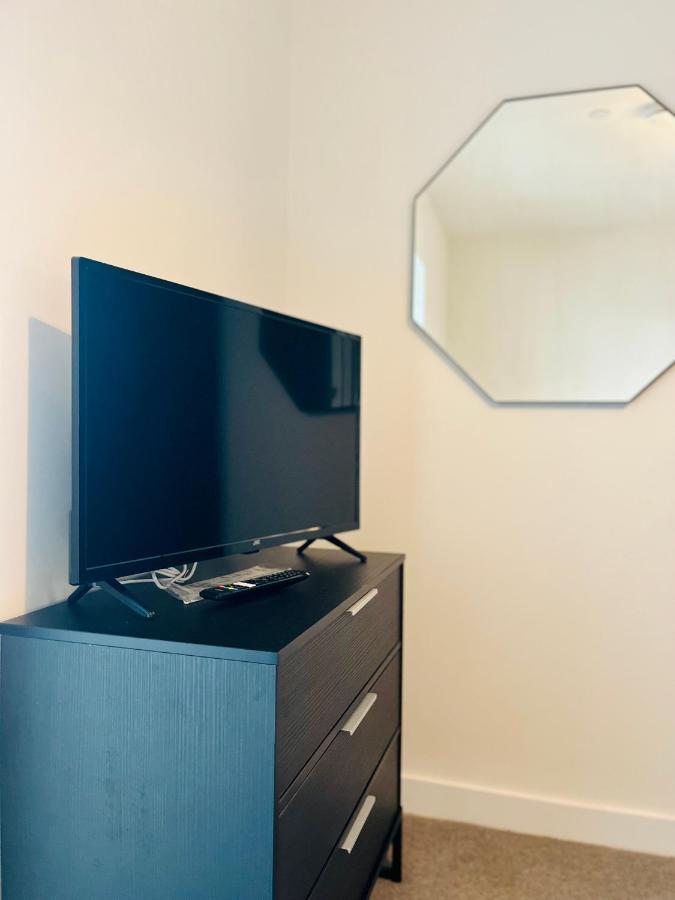 Fully Equipped One Bedroom Apartment Near Old Trafford Stadium! Манчестер Екстер'єр фото