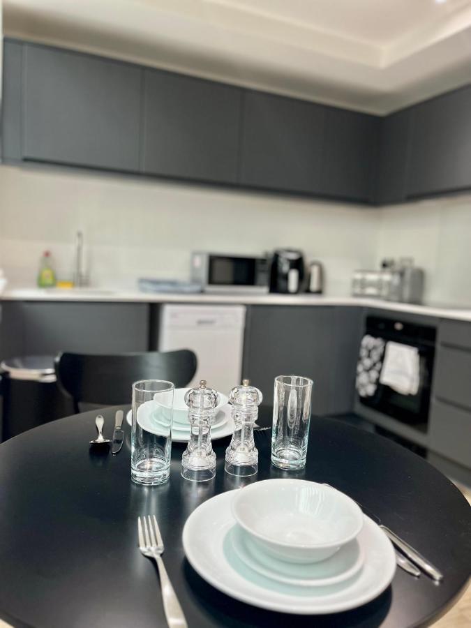 Fully Equipped One Bedroom Apartment Near Old Trafford Stadium! Манчестер Екстер'єр фото
