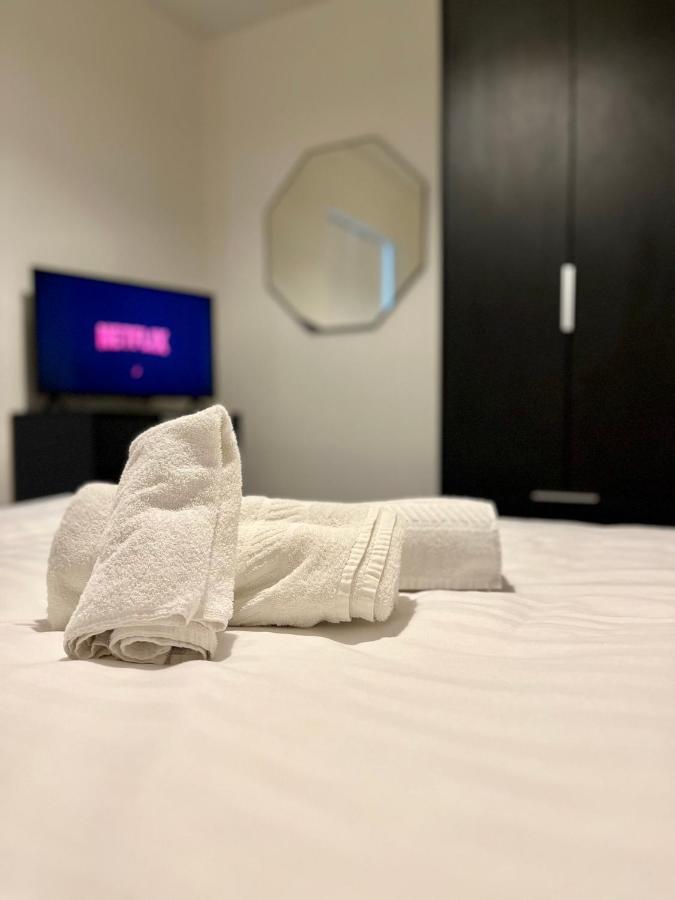 Fully Equipped One Bedroom Apartment Near Old Trafford Stadium! Манчестер Екстер'єр фото