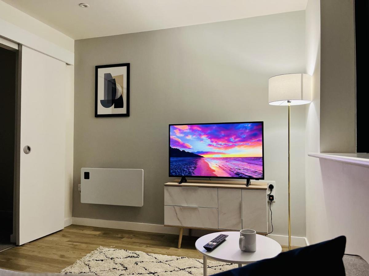Fully Equipped One Bedroom Apartment Near Old Trafford Stadium! Манчестер Екстер'єр фото